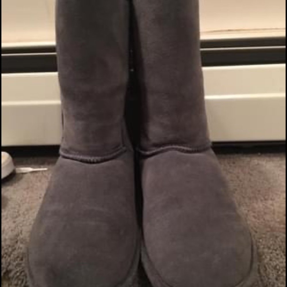 Woman’s bearpaw boots size 7